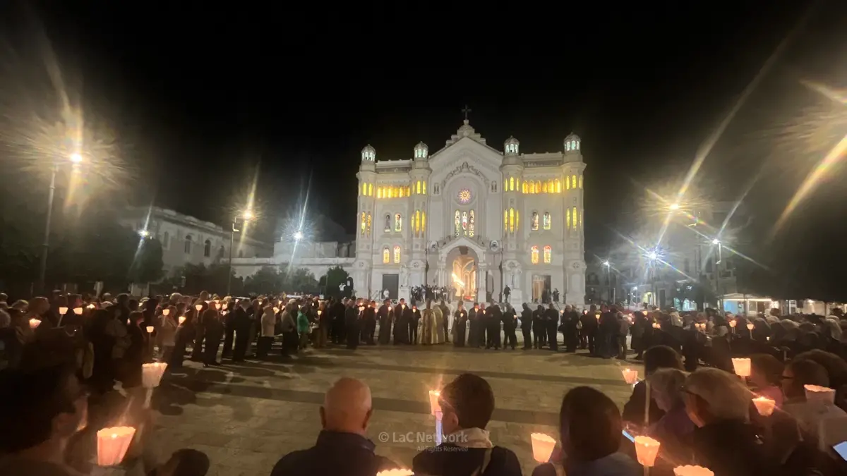 <p>L&#39;invocazione della Pace in piazza Duomo a Reggio</p>\\n
