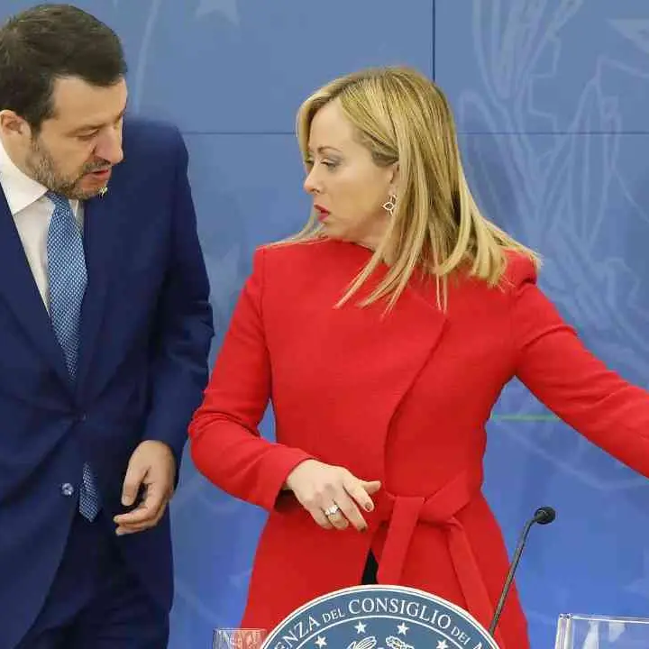Salvini e Giorgetti, patto con Meloni sullo scambio Veneto-Lombardia: la tregua che incendia la Lega\n