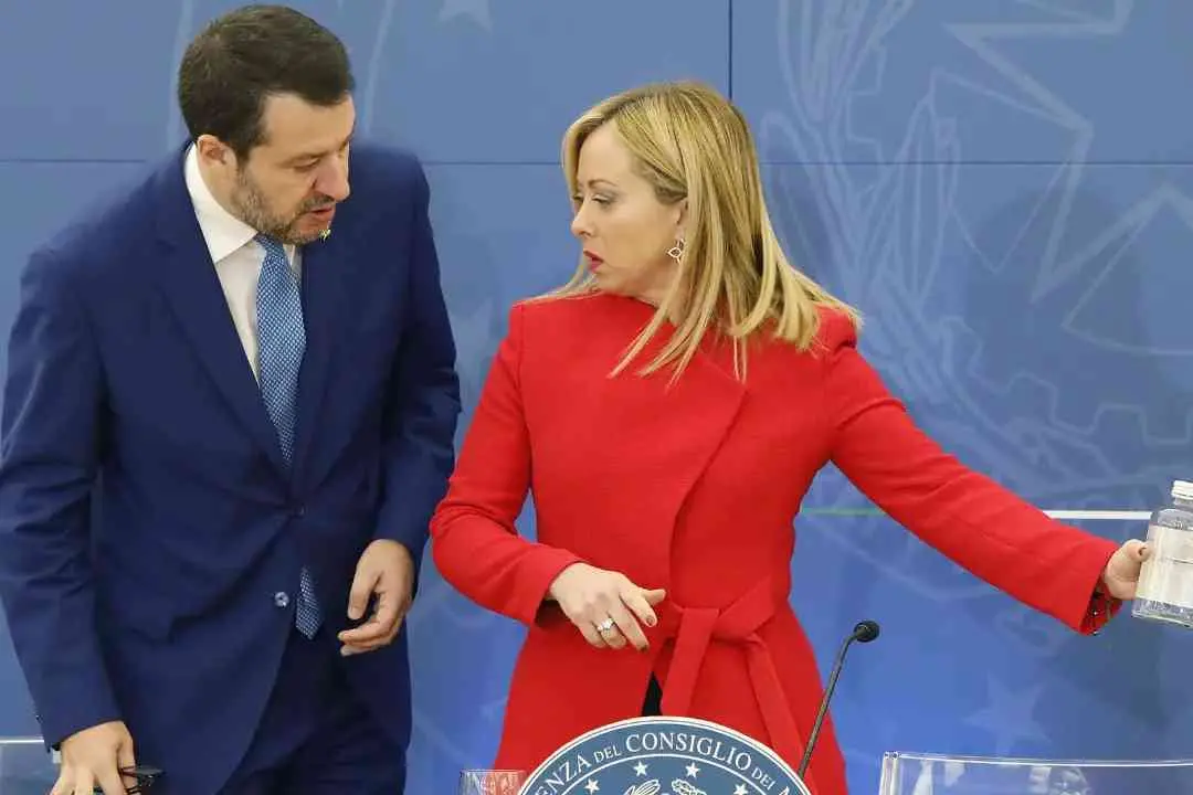 Salvini si dimette per riprendersi la Lega. Ma se il Carroccio lo disarciona, il conto arriva a Giorgia Meloni\n