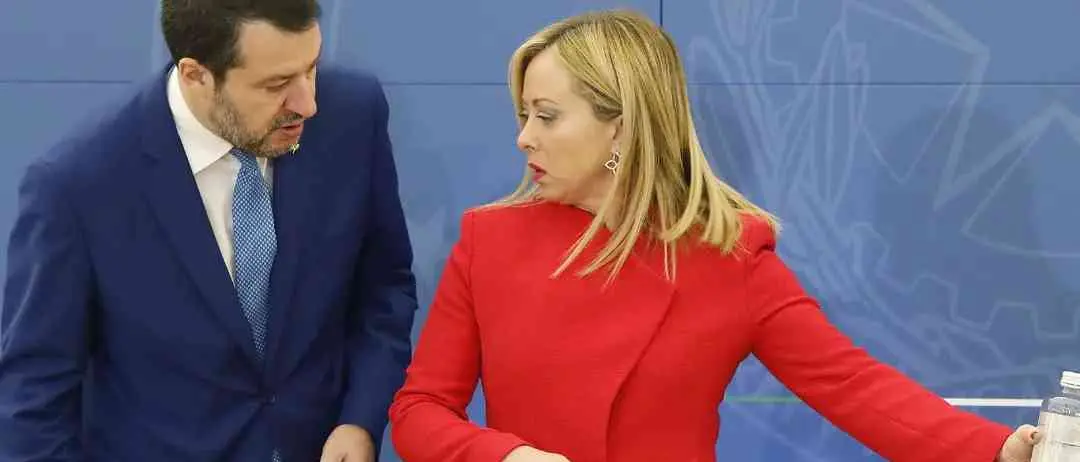 Salvini si dimette per riprendersi la Lega. Ma se il Carroccio lo disarciona, il conto arriva a Giorgia Meloni\n