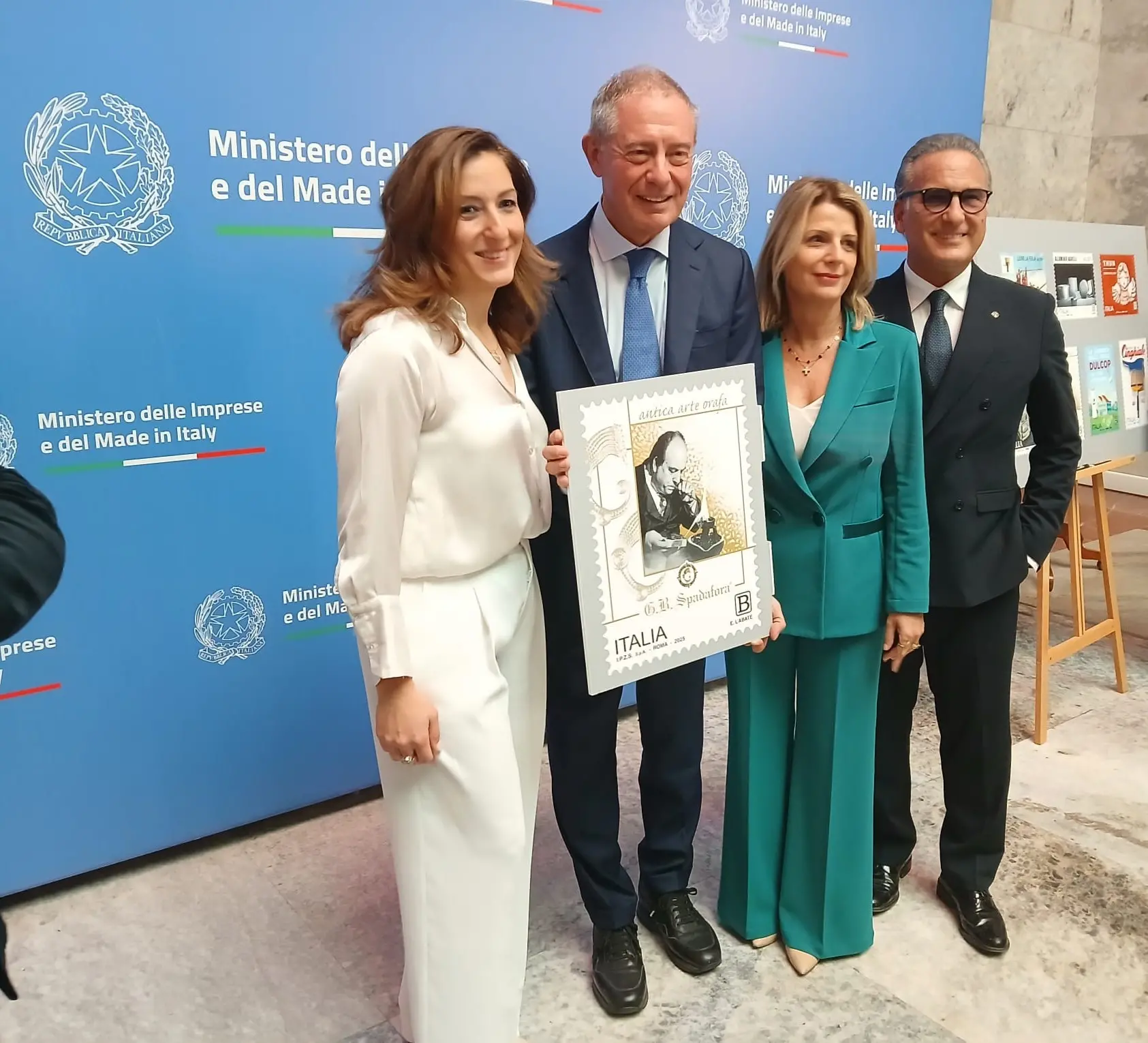Roma celebra l’arte orafa di G.B. Spadafora: svelato il francobollo del Mimit\n
