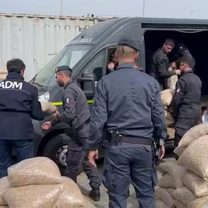 ’Ndrangheta e camorra unite per traffici di coca da 18 milioni: i NOMI degli indagati calabresi\n