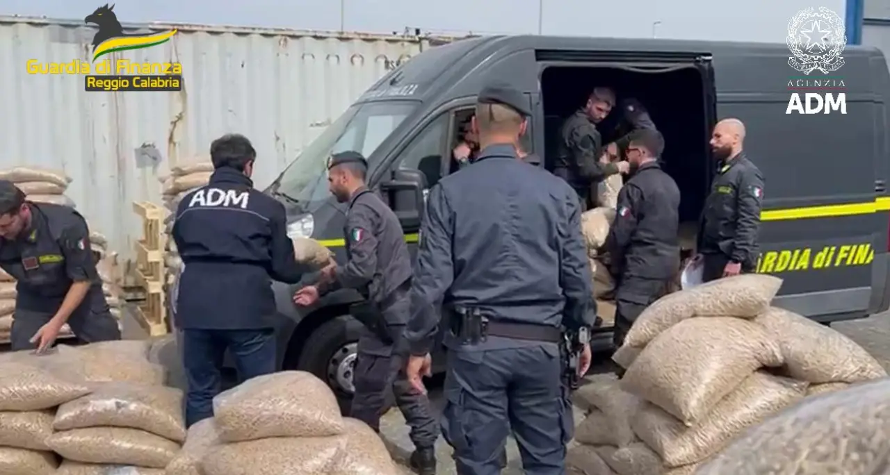’Ndrangheta e camorra unite per traffici di coca da 18 milioni: i NOMI degli indagati calabresi\n