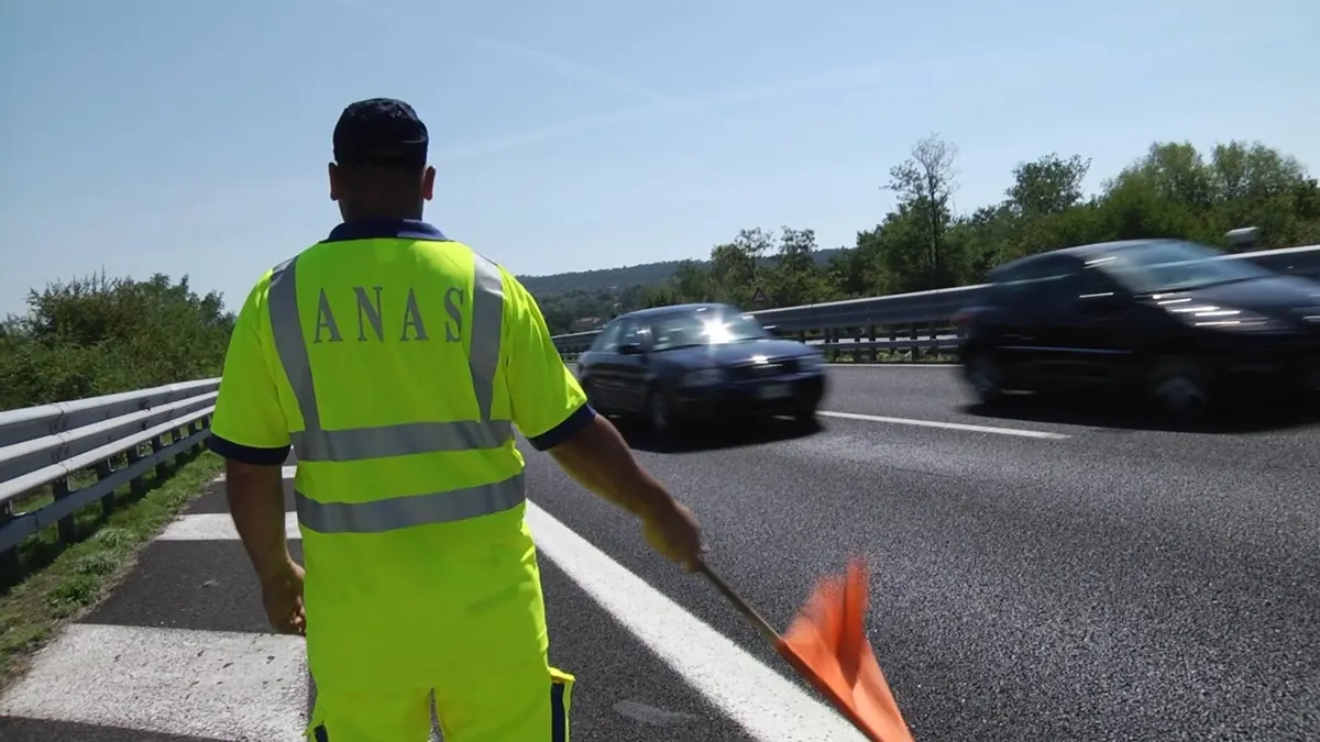 Incidente sulla statale 18 a Fiumefreddo Bruzio, tre persone ferite\n