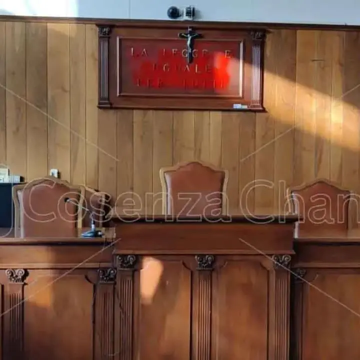 San Giovanni in Fiore, abusarono sessualmente delle figlie: condannato padre consenziente\n