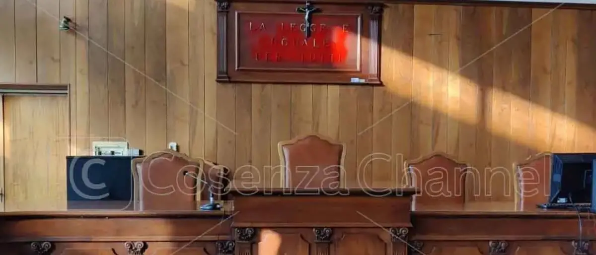 Cosenza, operatore di polizia locale aggredito: il responsabile processato per direttissima\n