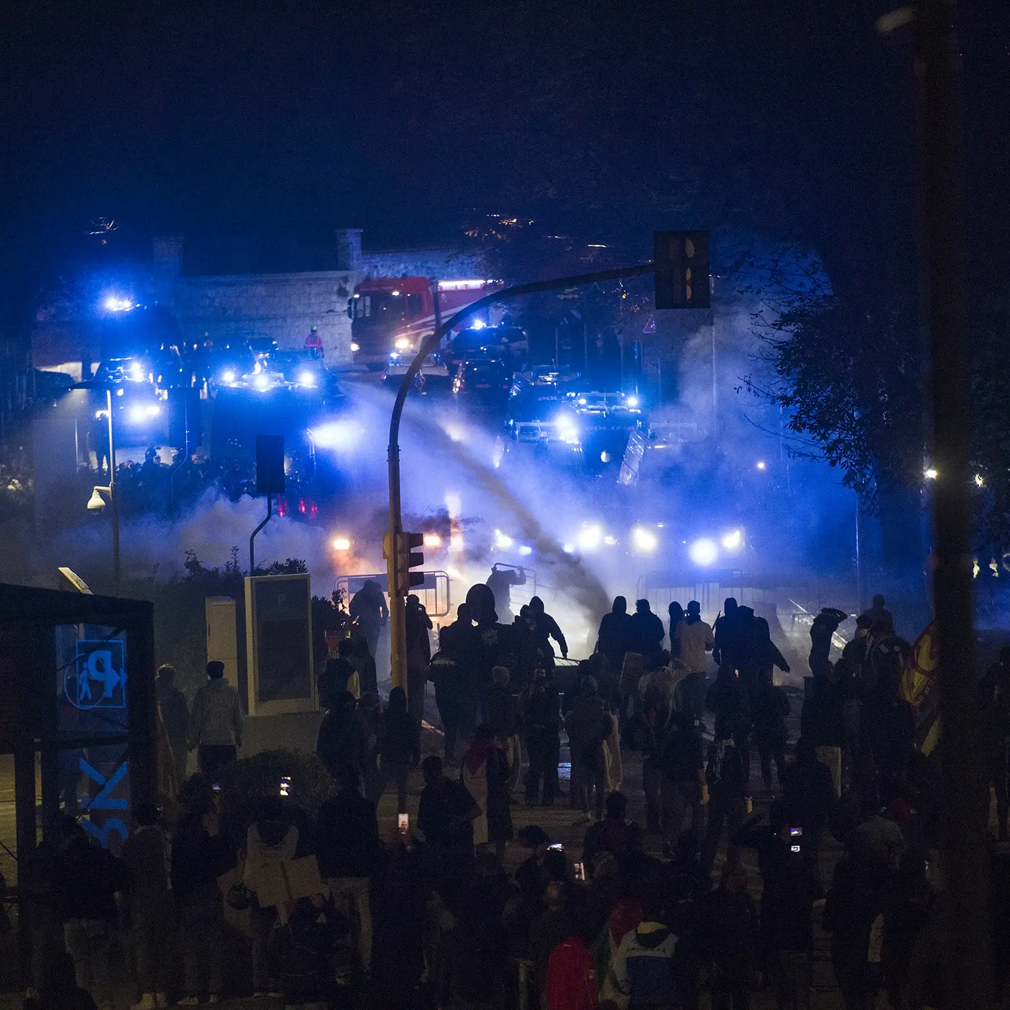 Italia-Israele a Udine, scontri tra manifestanti Pro Pal e polizia: «Non si gioca contro chi rappresenta uno Stato genocida»\n