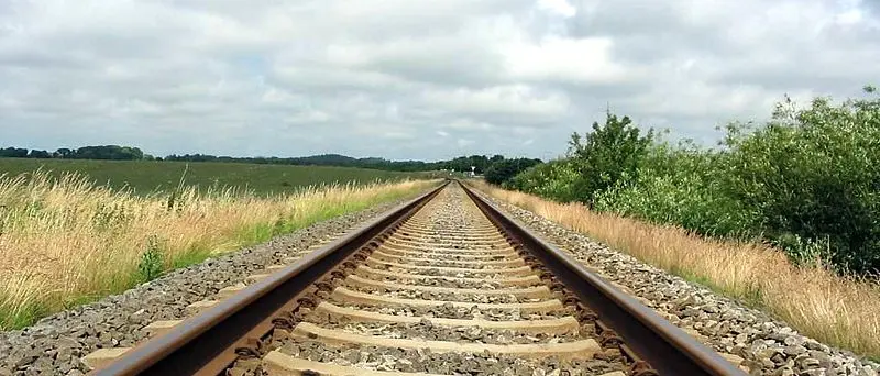 Il treno della vita e dell’Italia,\u00A0due viaggi e un solo binario che attraversa la vita e la coscienza civile\n