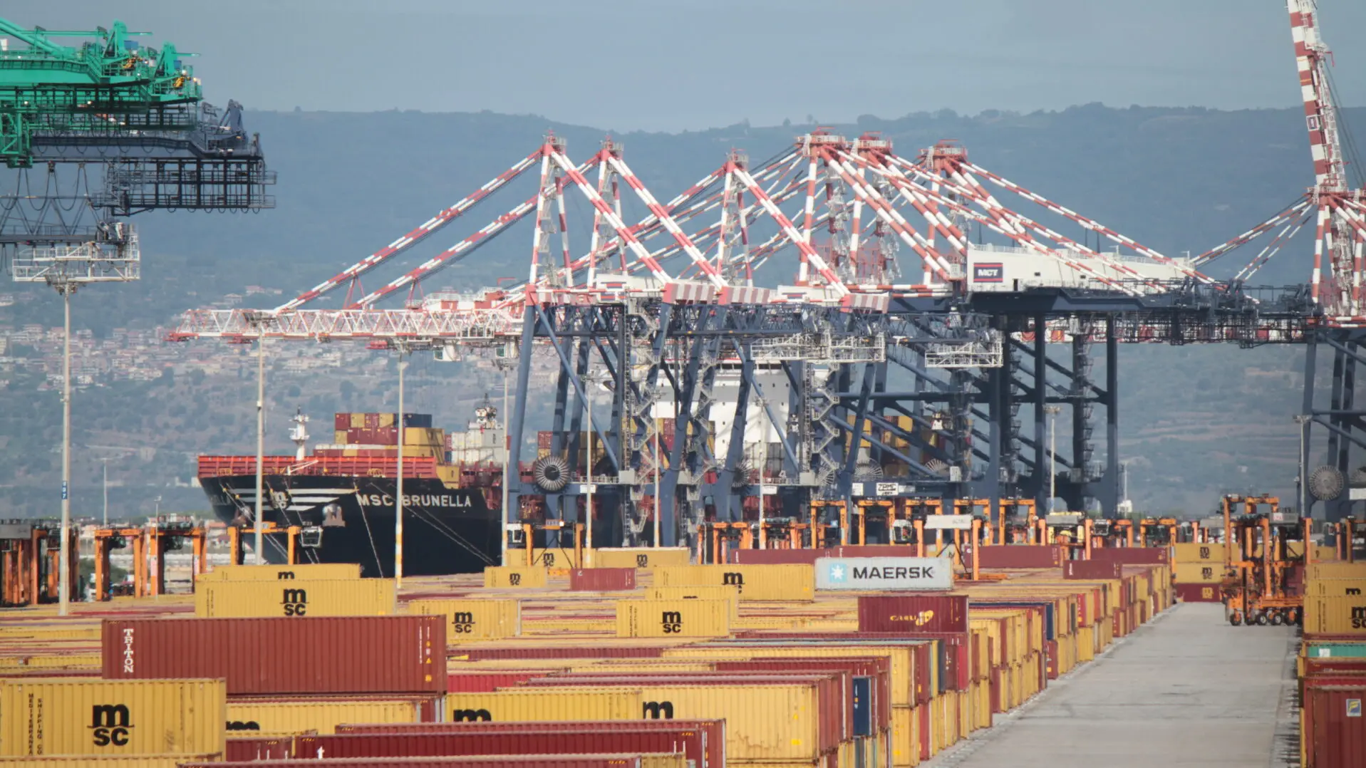 Lo Stretto di Messina laboratorio della nuova portualità: dalla Calabria un modello per la logistica italiana\n