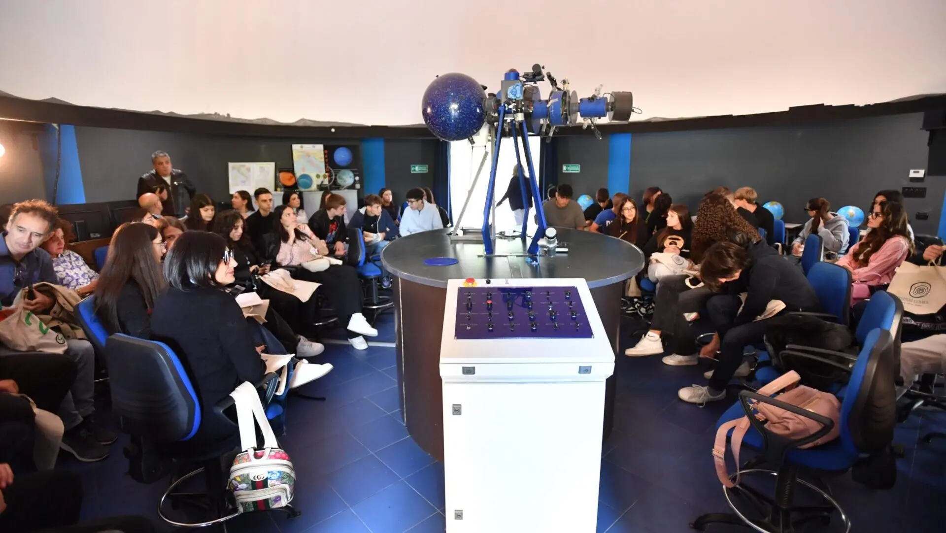 Il \"Premio Cosmos\" entra nel vivo. Al via al Planetario i seminari dell'evento scientifico della Metrocity