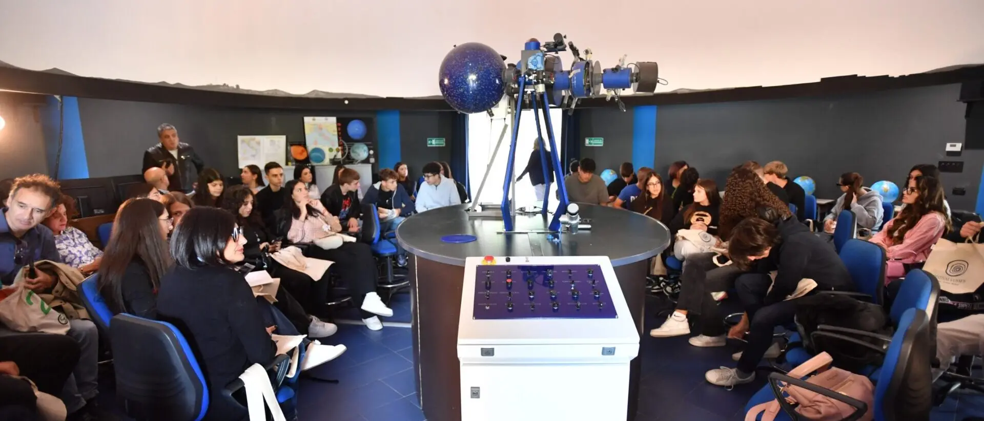 Il \"Premio Cosmos\" entra nel vivo. Al via al Planetario i seminari dell'evento scientifico della Metrocity