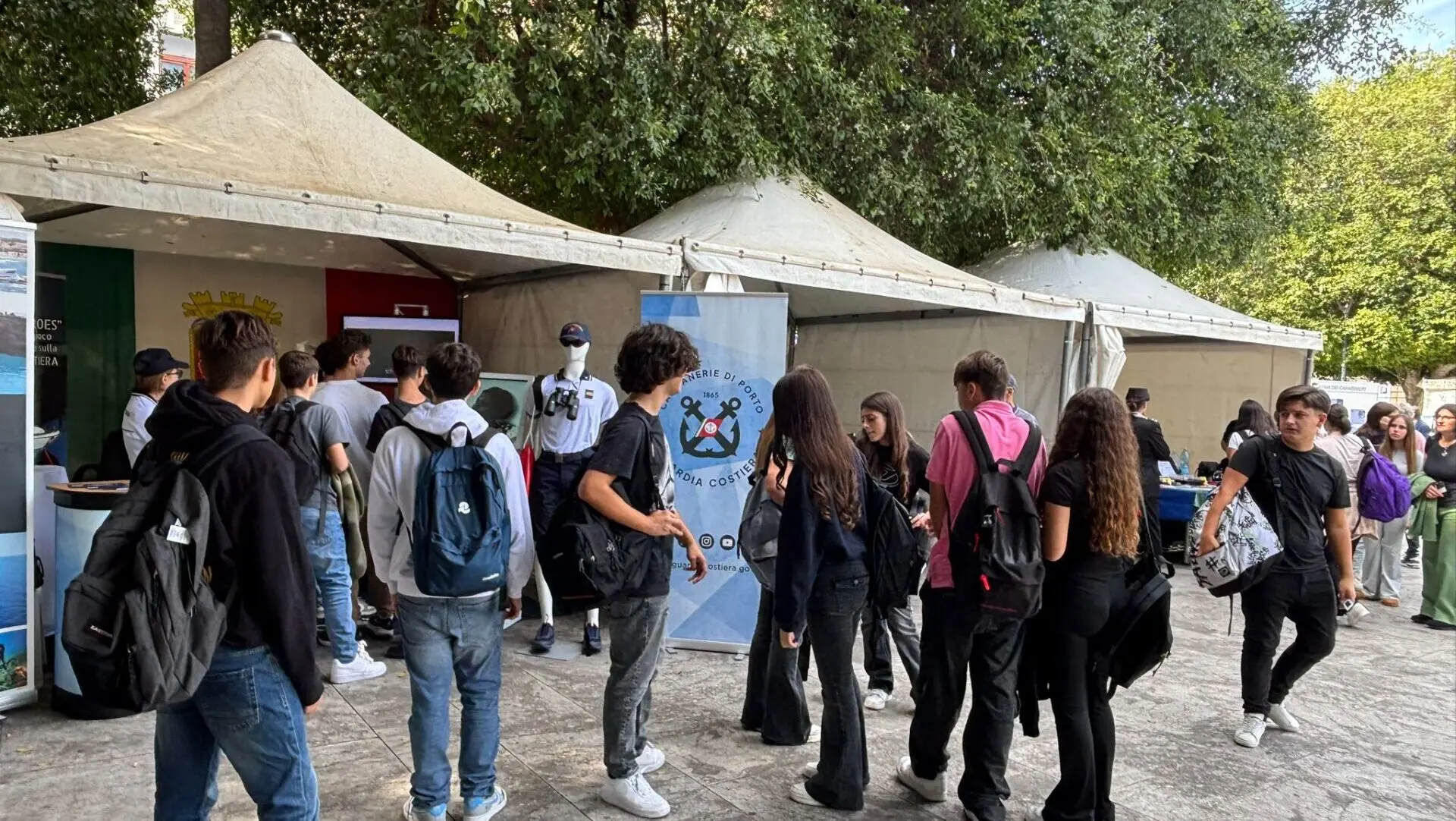 Reggio Calabria, in Piazza Italia aperto il villaggio del Festival Cosmos 2025