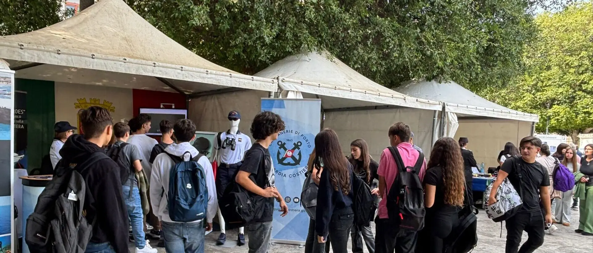 Reggio Calabria, in Piazza Italia aperto il villaggio del Festival Cosmos 2025