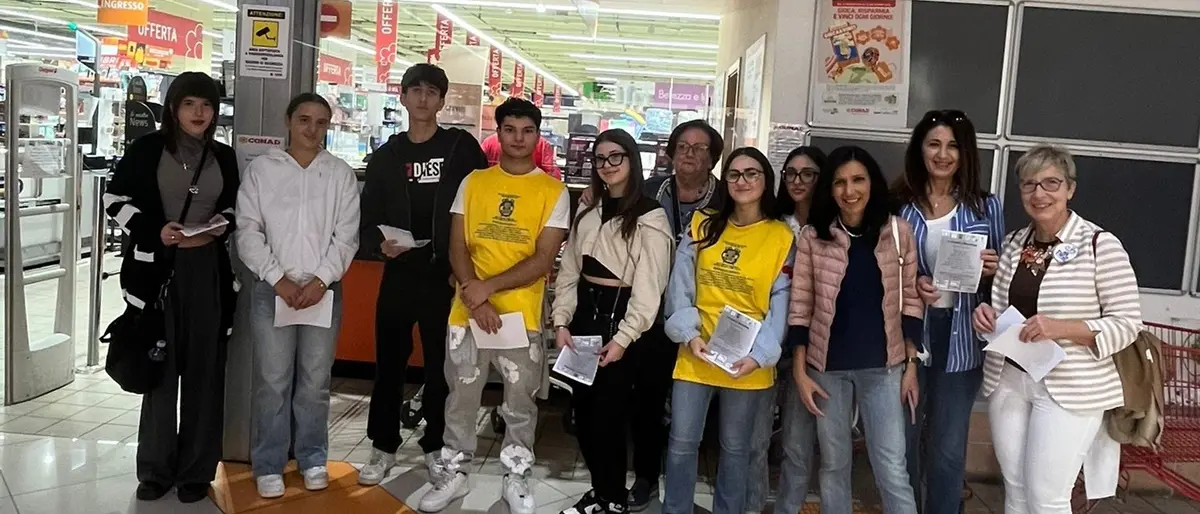 Giornata del Dono a Villa la raccolta alimentare dell'associazione Ora di Agire