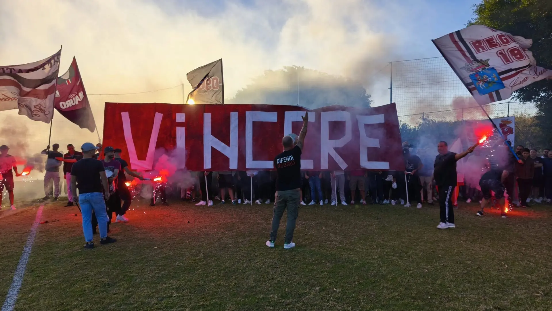 CALORE&COLORE | «Costi quel che costi, dobbiamo vincere»: la Curva Sud carica la Reggina prima del derby con il Messina - FOTO