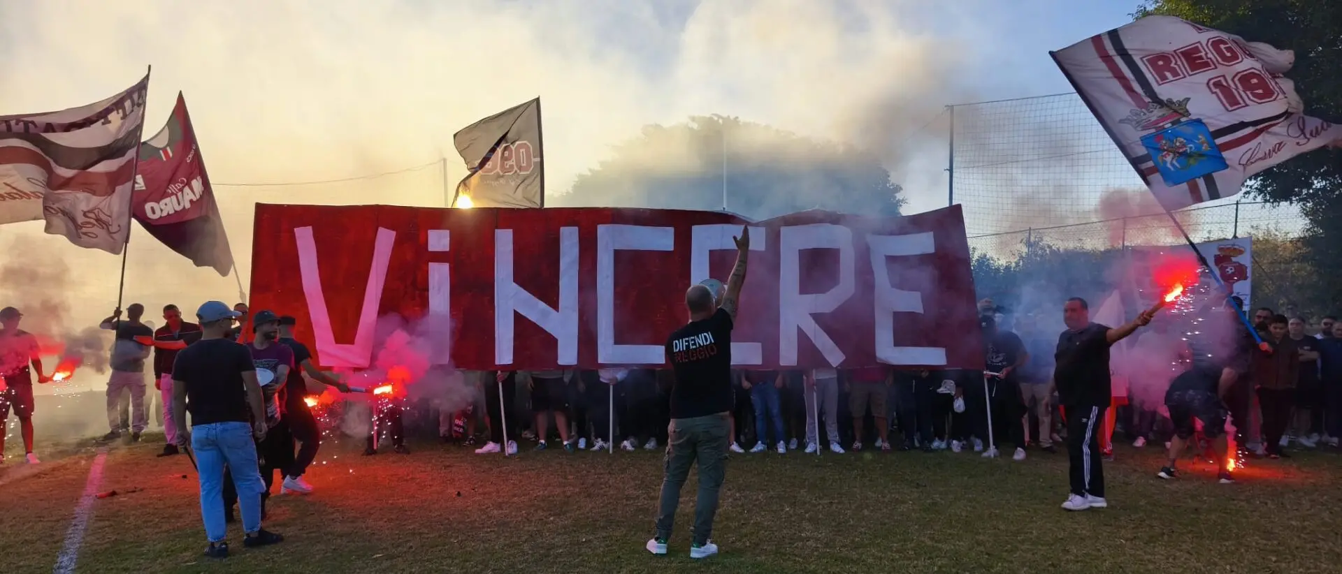 CALORE&COLORE | «Costi quel che costi, dobbiamo vincere»: la Curva Sud carica la Reggina prima del derby con il Messina - FOTO