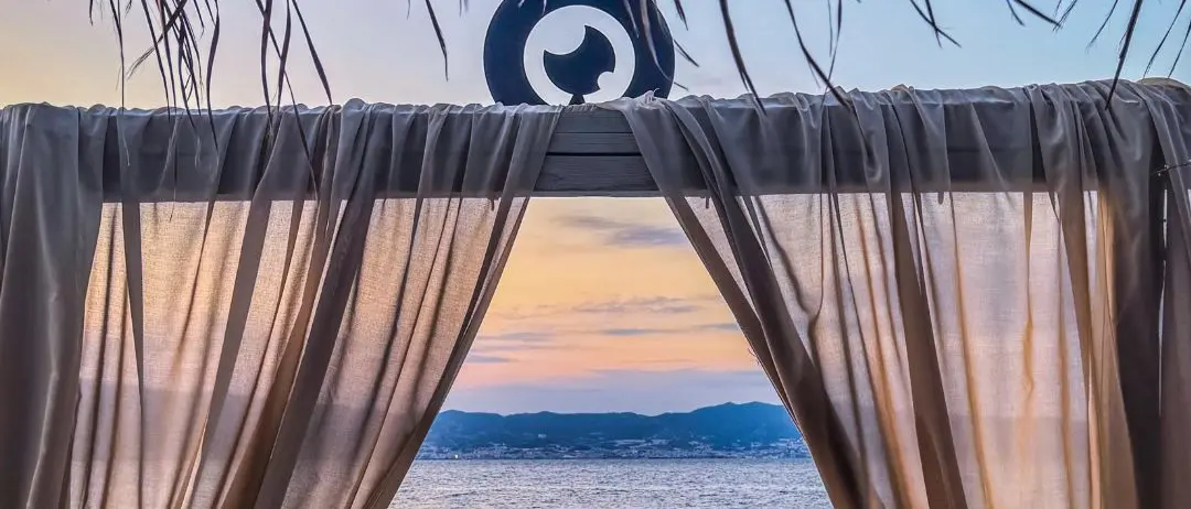 LA FOTO DEL GIORNO | Porta sul mare