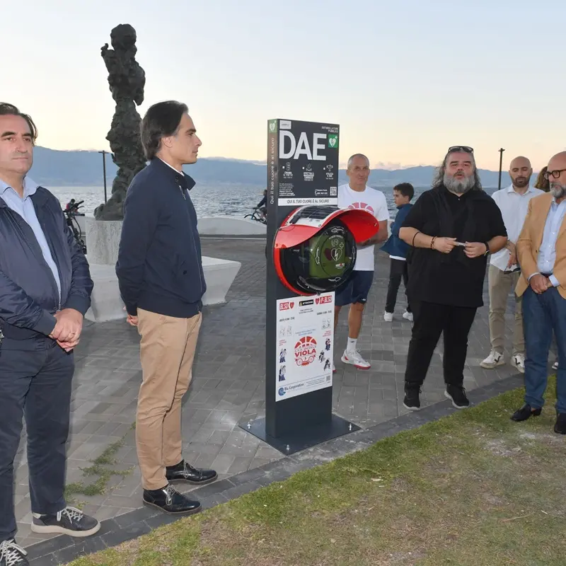 Reggio, un defibrillatore in memoria di Michele Viola al Tempietto