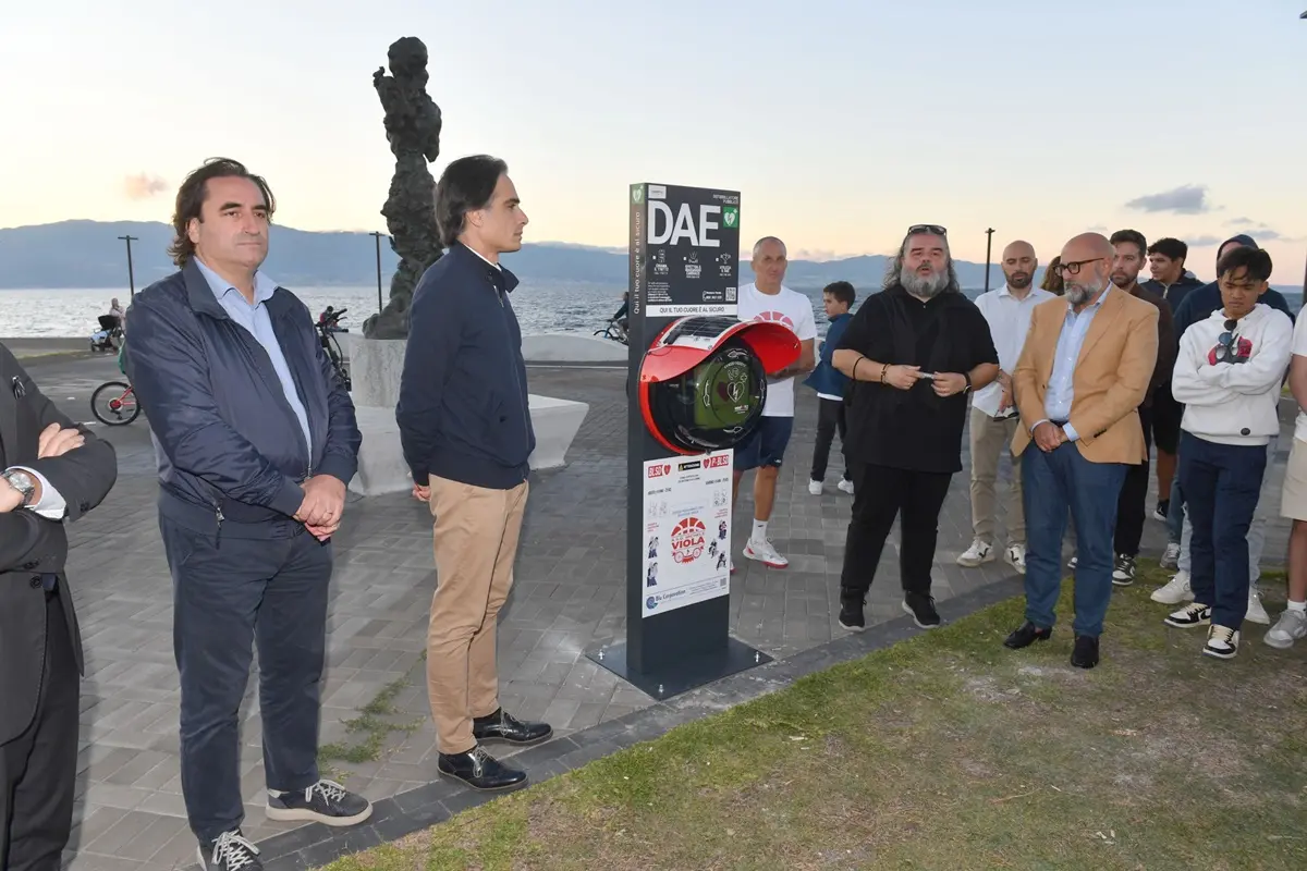 Reggio, un defibrillatore in memoria di Michele Viola al Tempietto