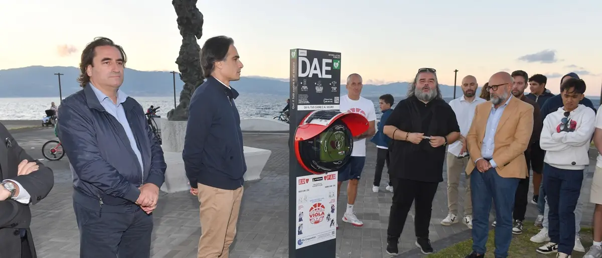 Reggio, un defibrillatore in memoria di Michele Viola al Tempietto