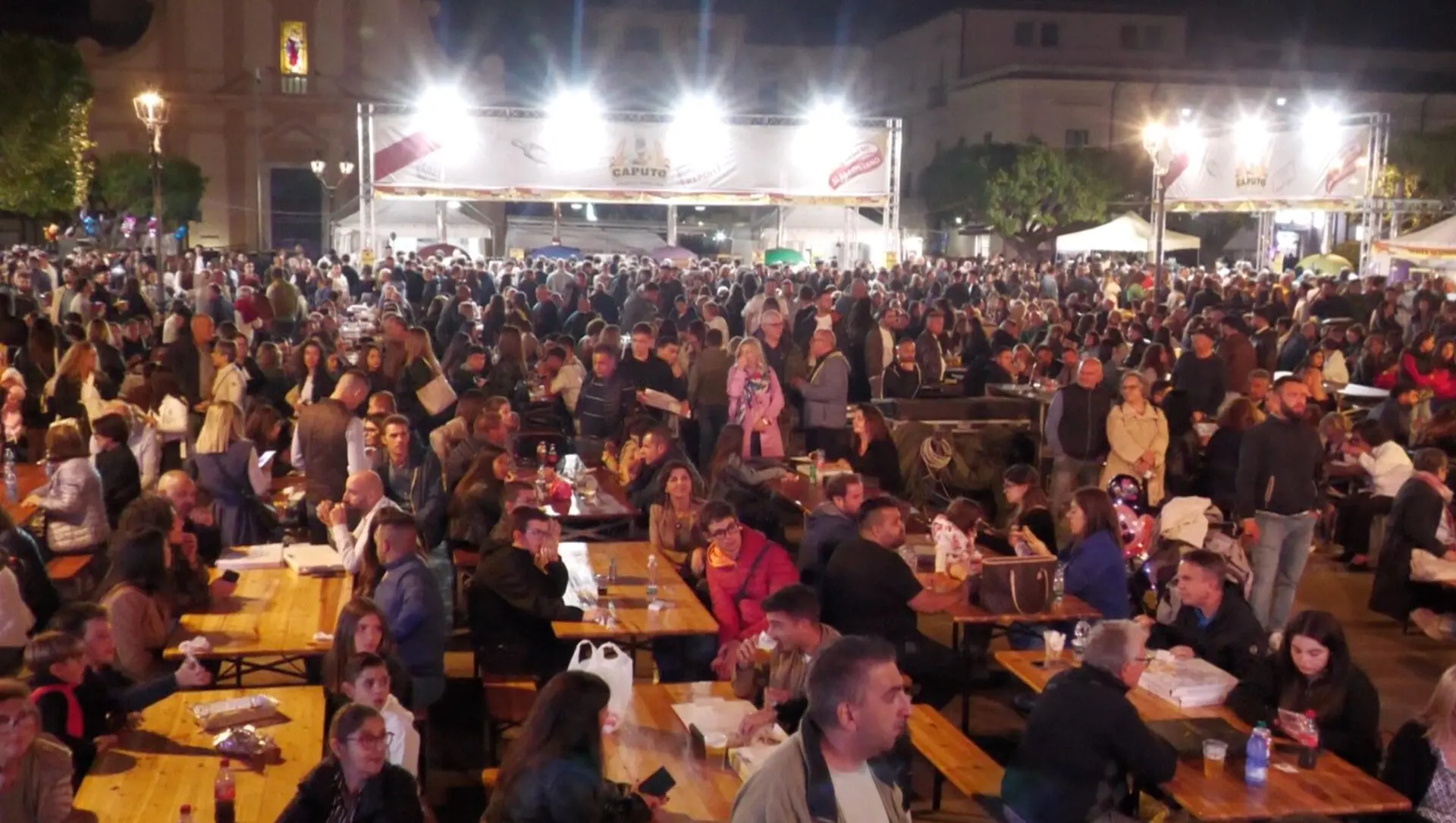 Tutti pazzi per la pizza napoletana, a Siderno quattro giorni di gusto e divertimento