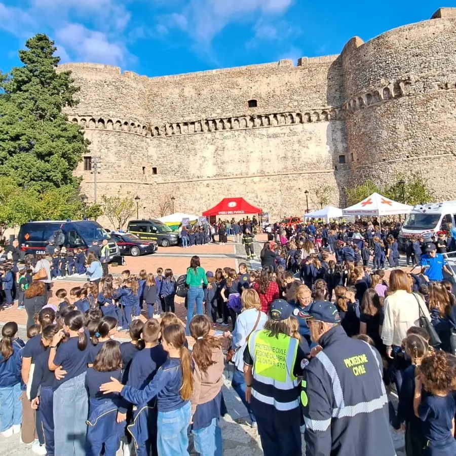 Reggio, settimana nazionale della Protezione Civile: studenti protagonisti dell’esercitazione coordinata dalla Prefettura