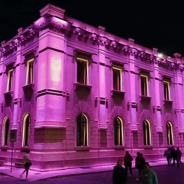 Palazzo San Giorgio si illumina di rosa per la prevenzione del tumore al seno