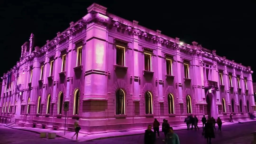 Palazzo San Giorgio si illumina di rosa per la prevenzione del tumore al seno