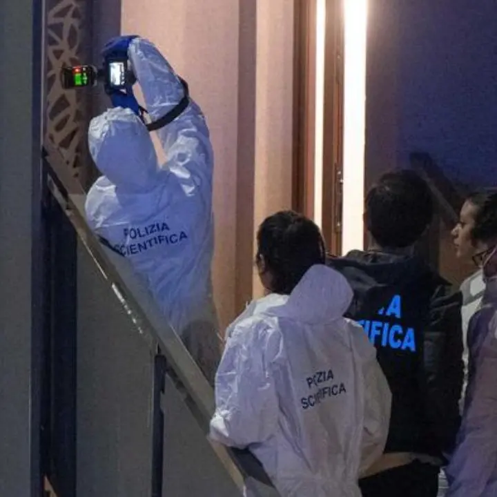 Milano, uccide\u00A0in casa la compagna di 29 anni: a lanciare l’allarme i vicini