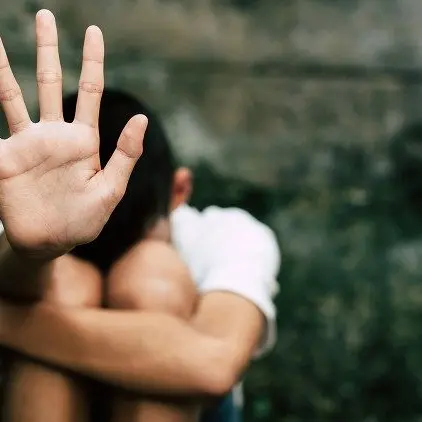 Paola, condannato l’uomo che picchiò con brutalità i figli della compagna