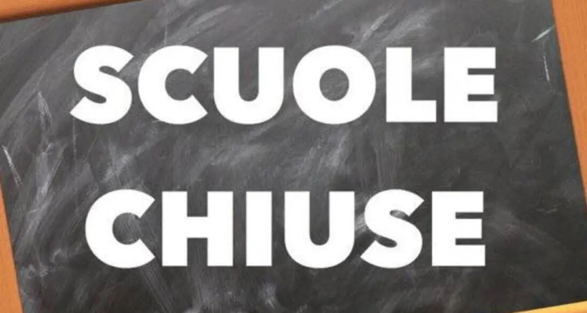 Scuole chiuse in Calabria per l’allerta meteo arancione: piogge intense e rischio nubifragi | ELENCO\n