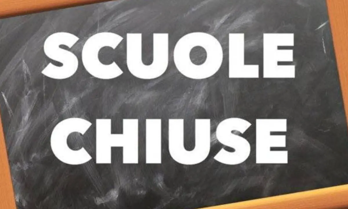 Scuole chiuse in Calabria per l’allerta meteo arancione: piogge intense e rischio nubifragi | ELENCO\n