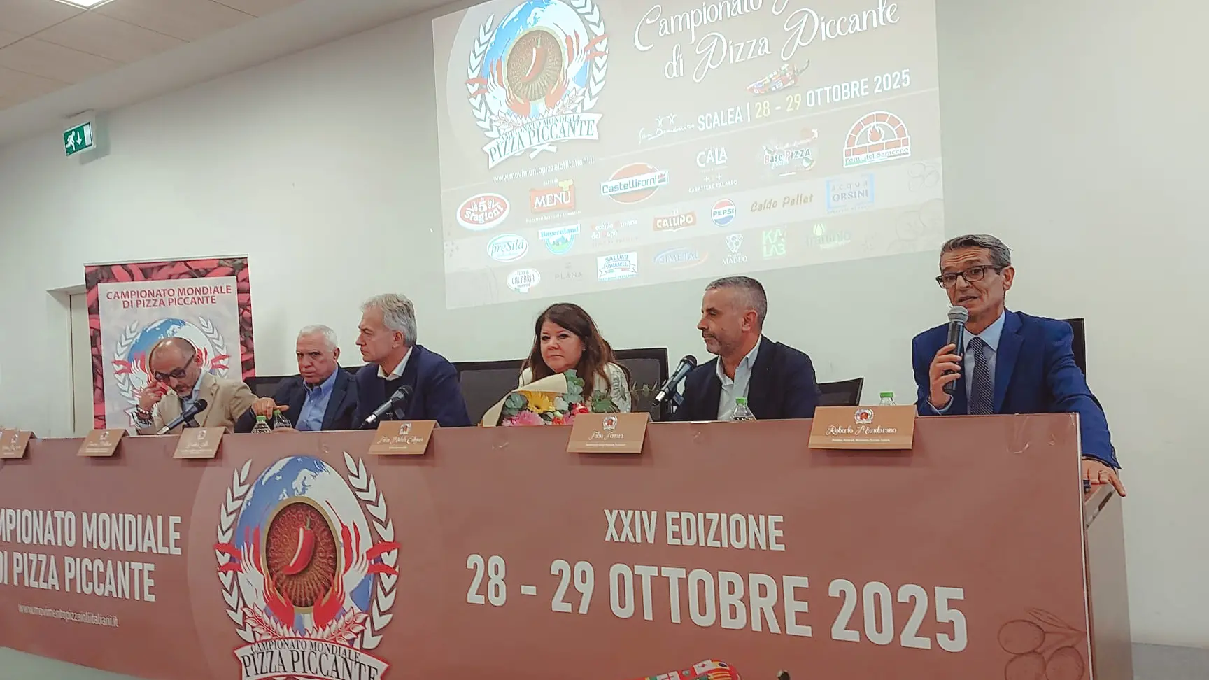 <p>Un momento della conferenza stampa di presentazione</p>\\n