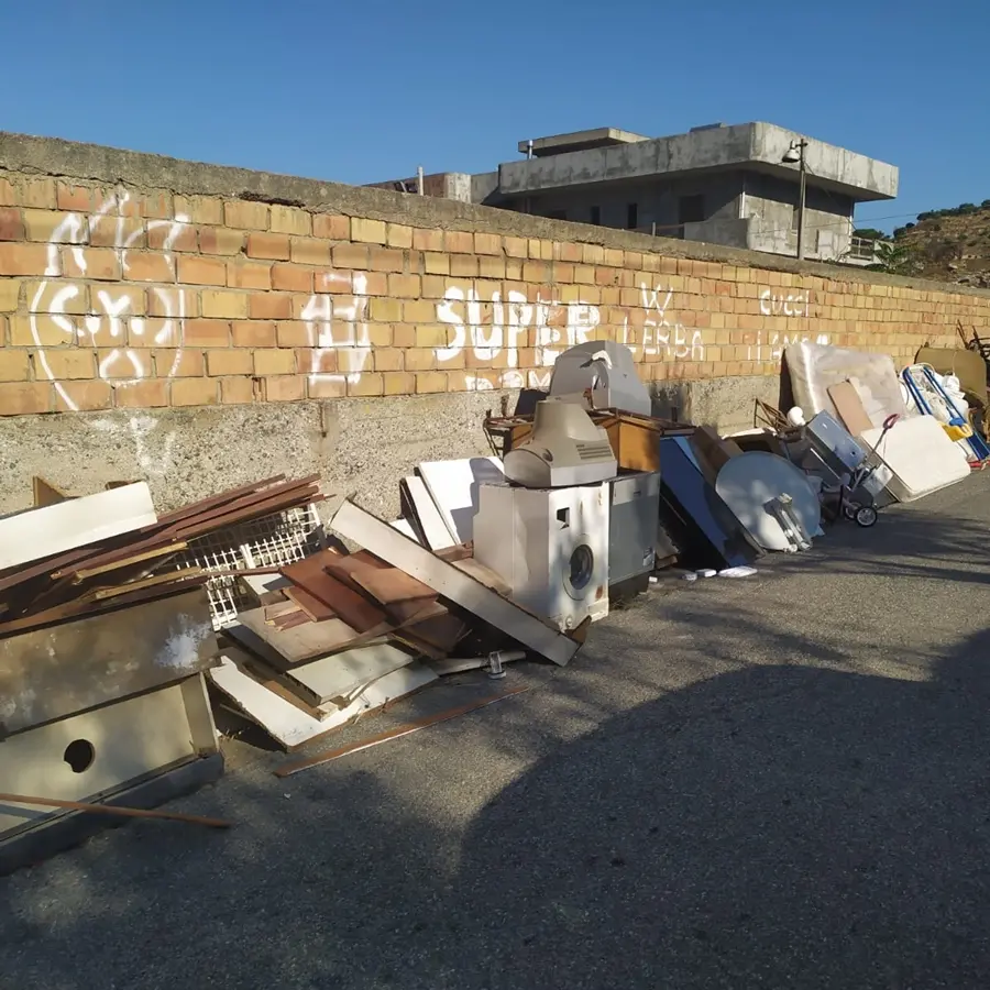 Reggio, i residenti di Mosorrofa chiedono la bonifica delle discariche abusive