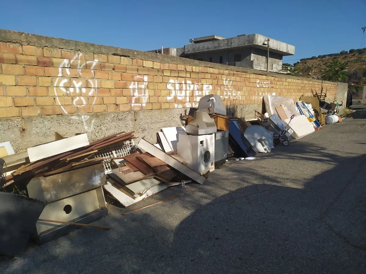 Reggio, i residenti di Mosorrofa chiedono la bonifica delle discariche abusive