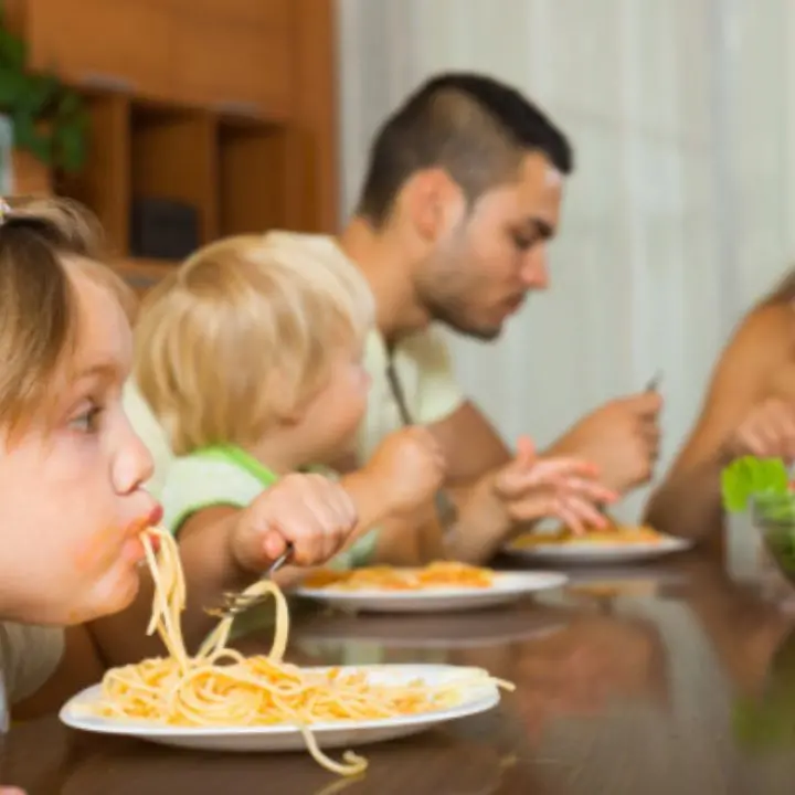 Welfare in crisi, spesa privata record: nel 2024 le famiglie italiane hanno speso 138 miliardi\n
