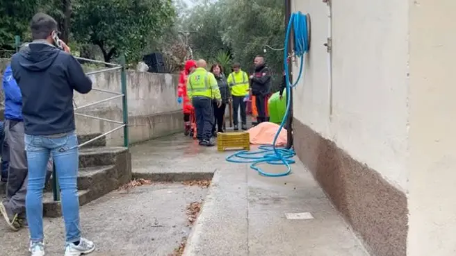 Rossano, tragedia sul lavoro: 56enne muore cadendo da una scala