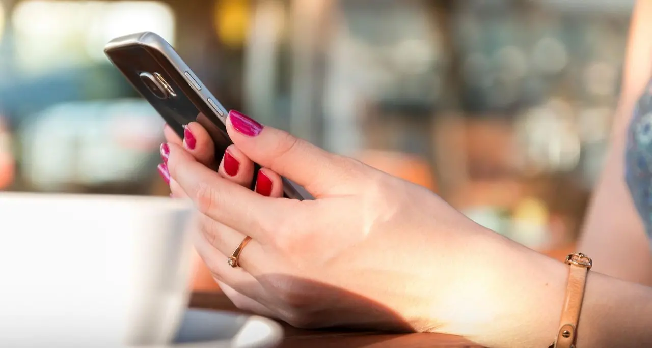 Smartphone pieghevoli (flip e fold): vantaggi e svantaggi\n