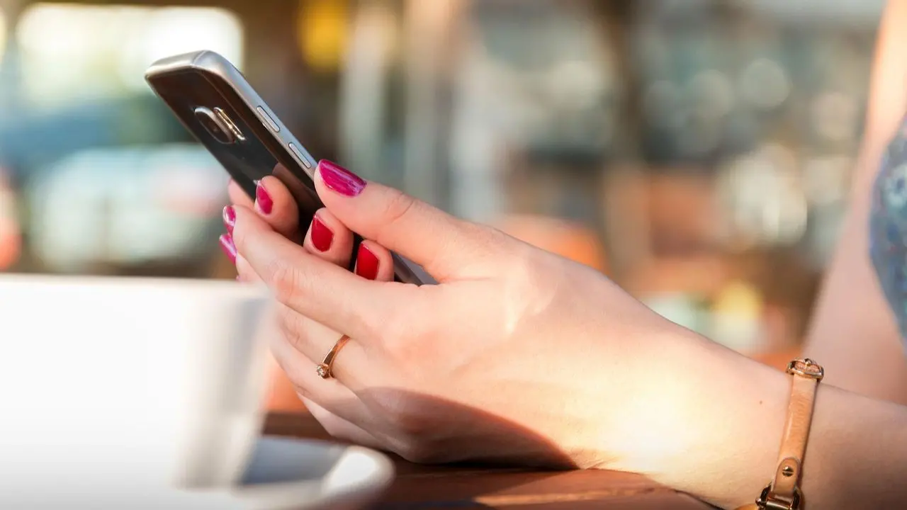 Smartphone pieghevoli (flip e fold): vantaggi e svantaggi\n