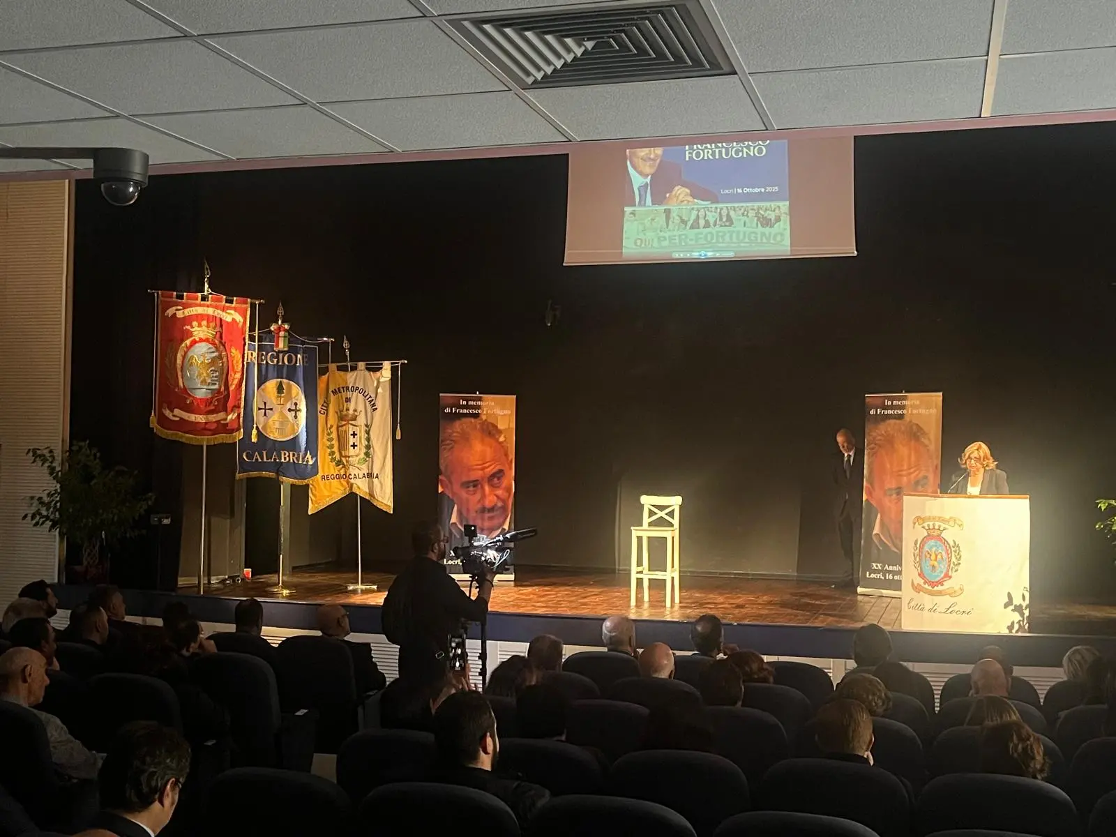 Locri “abbraccia” Francesco Fortugno, Maria Grazia Laganà: «Un delitto non è solo un caso locale. Sì faccia piena luce»\n