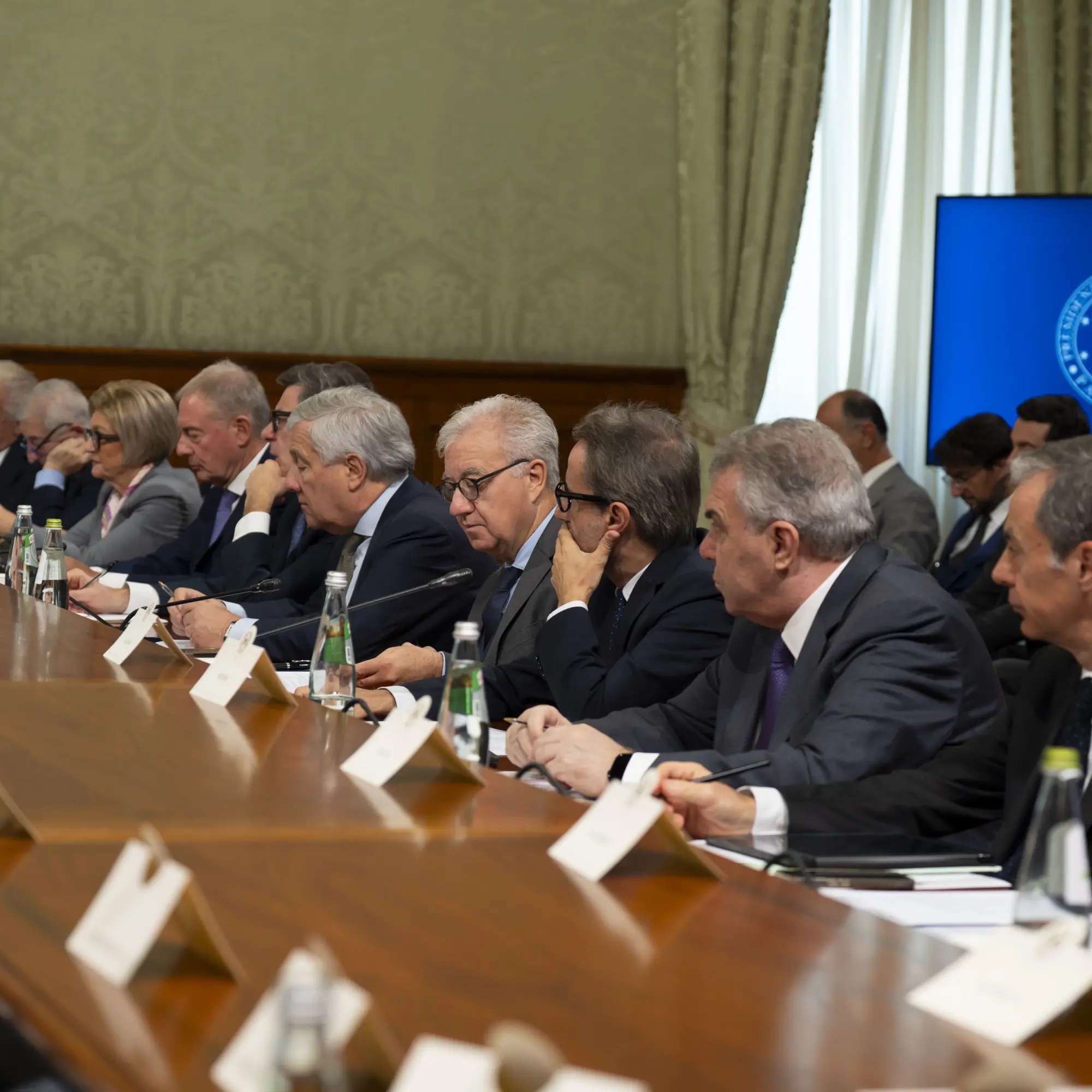 Banche e assicurazioni finanziano la manovra: 11 miliardi di euro fino al 2028\n
