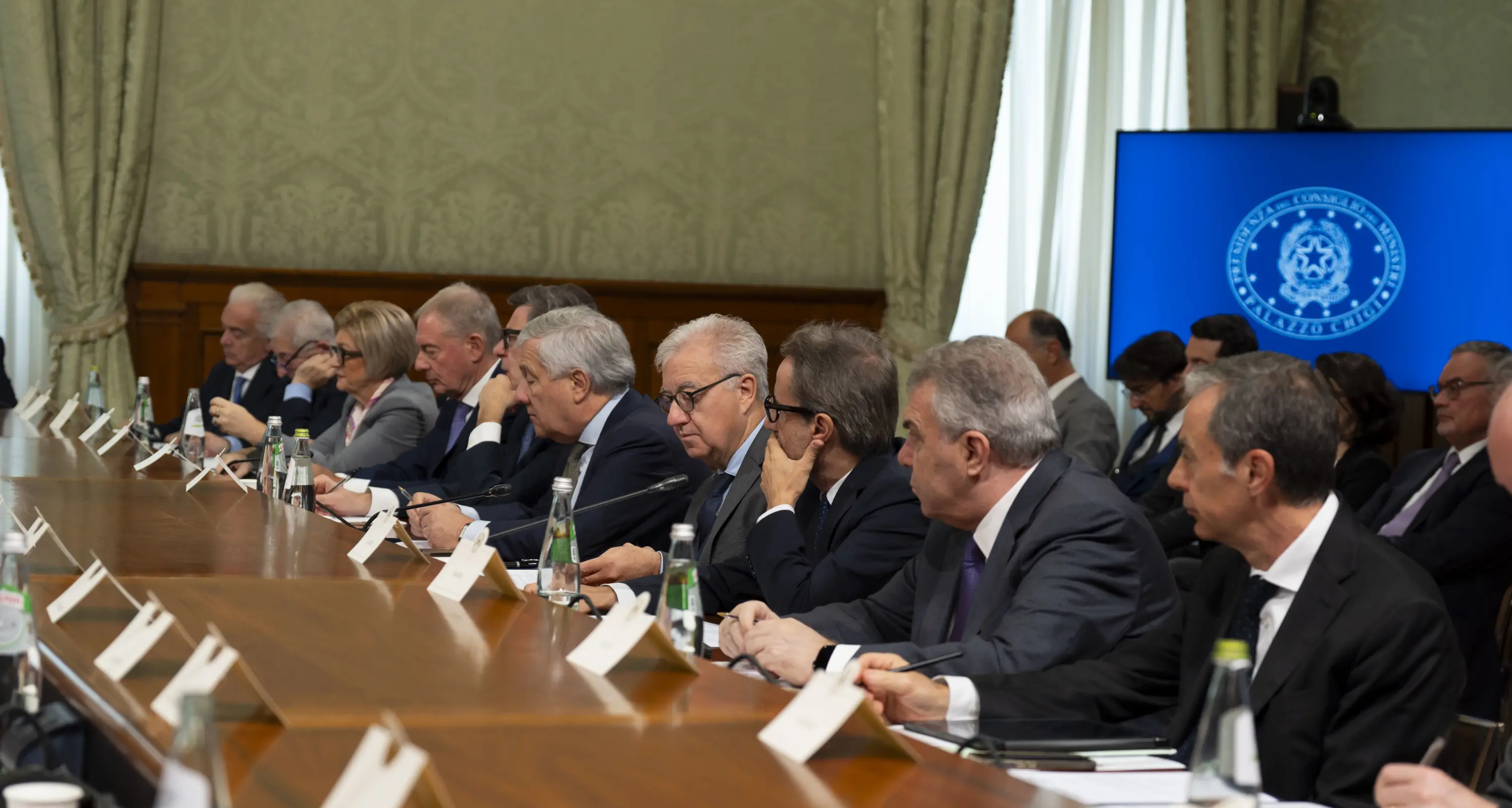 Banche e assicurazioni finanziano la manovra: 11 miliardi di euro fino al 2028\n