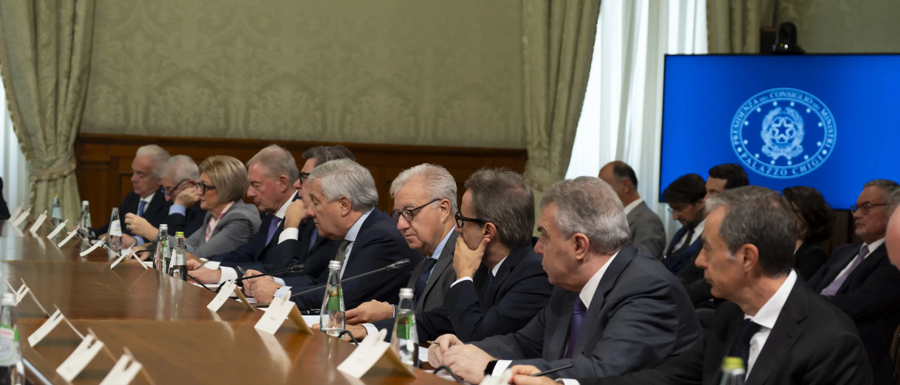 Banche e assicurazioni finanziano la manovra: 11 miliardi di euro fino al 2028\n