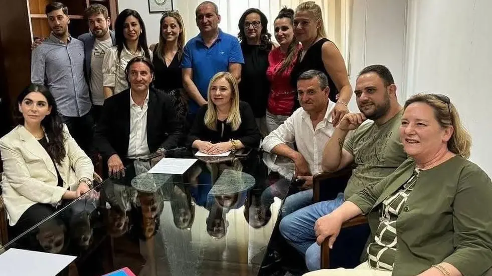 Stalking e minacce al sindaco di Gioia Tauro, la giunta comunale: «Non vogliamo un'altra tragedia»\n