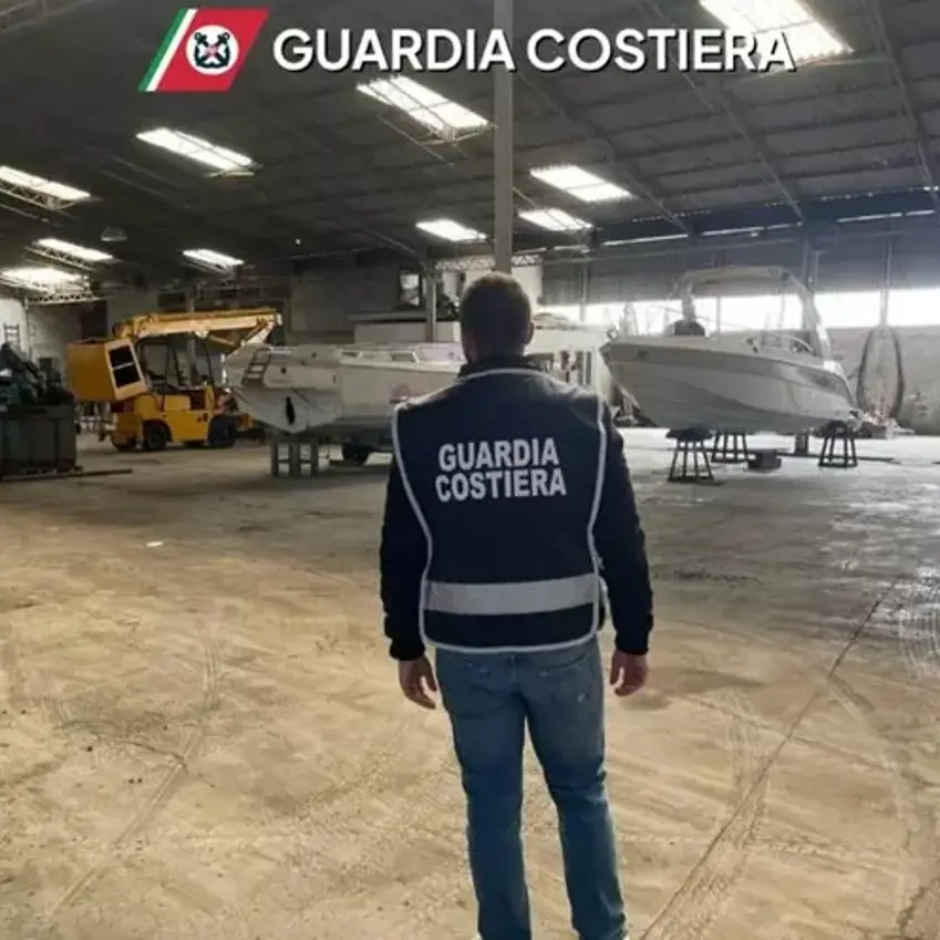 Discarica abusiva a Crotone, sequestrata un’area di 10mila metri quadrati. Irregolarità in un’attività di vendita autogru\n