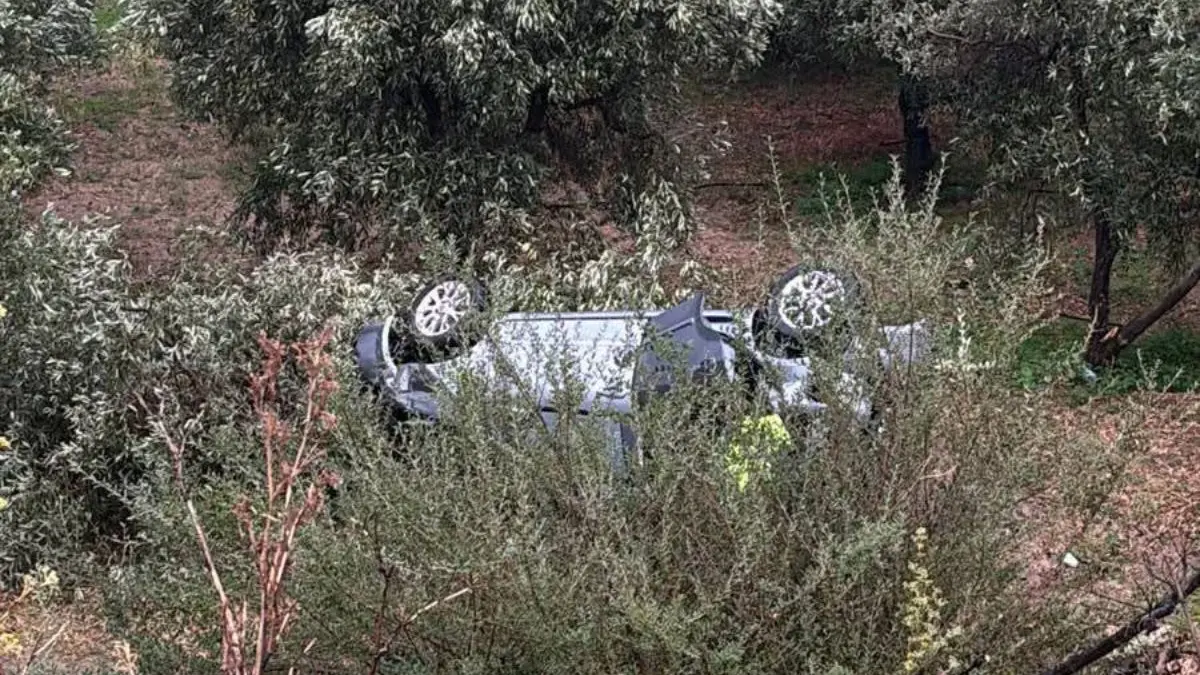 L\\'auto precipitata in un burrone a Corigliano