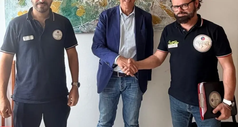 Il sindacato dei carabinieri\u00A0in visita nel Cosentino: incontri nelle caserme e confronto con il sindaco di Scalea\n