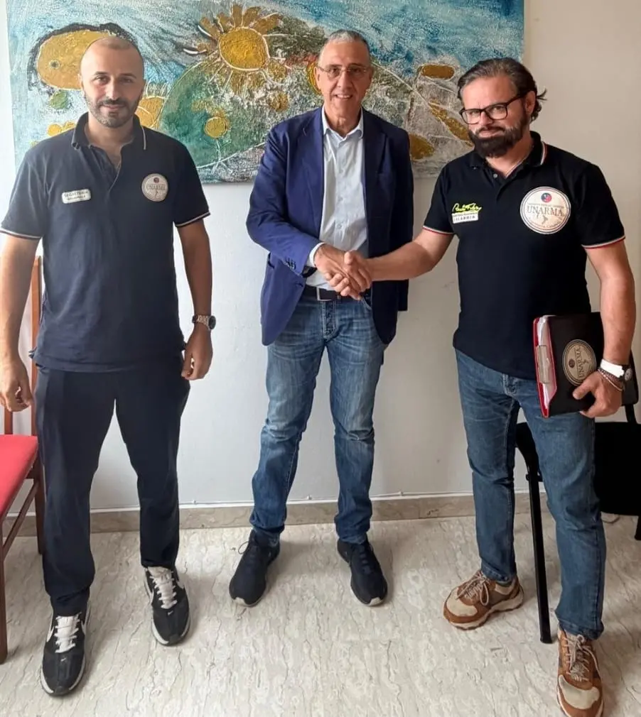 Il sindacato dei carabinieri\u00A0in visita nel Cosentino: incontri nelle caserme e confronto con il sindaco di Scalea\n
