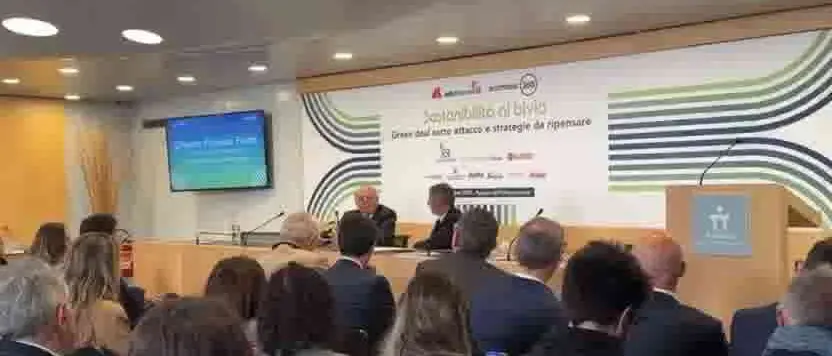 Transizione ecologica tra scetticismo e realismo: imprese e cittadini chiedono sostenibilità concreta e verificabile\n