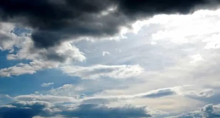 Il vortice ciclonico si allontana: piogge leggere e schiarite sulla\u00A0Calabria, ma la tregua dura fino a\u00A0domenica\u00A0\n